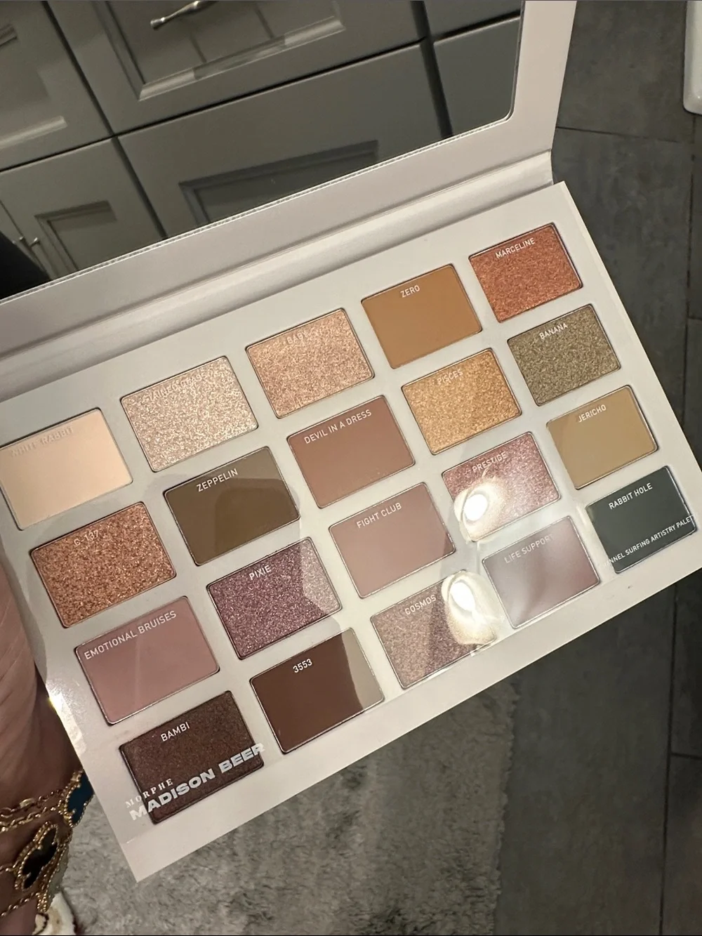 Morphe Madison Beer Channel Surfing Artistry Palette - Light Gray Holographic
